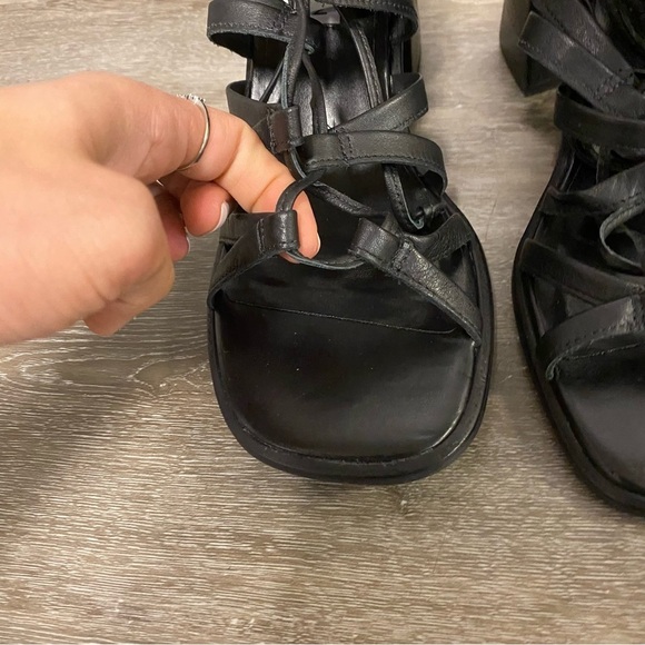 Steve Madden | Cherri30 Sandal Black Leather Size 8M - Picture 5 of 10